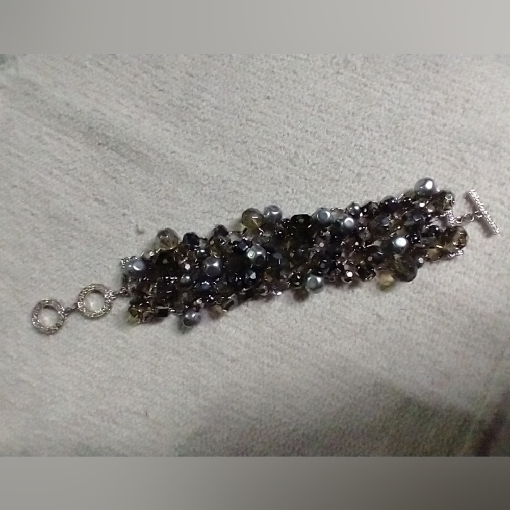 Wide premier designs beaded toggle silvertone chain bracelet